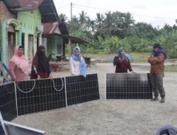 Pemasangan Solar Panel di Pesantren Darul Ulum sebagai Upaya Mendukung Energi Bersih di Desa Terdampak PLTU Batubara