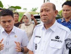 Tinjau Jalan Rusak, Ricky Anthony dan Ondim: Segera Diperbaiki